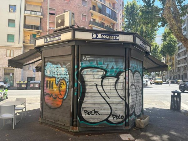 negozio in vendita a Roma in zona Appio Latino