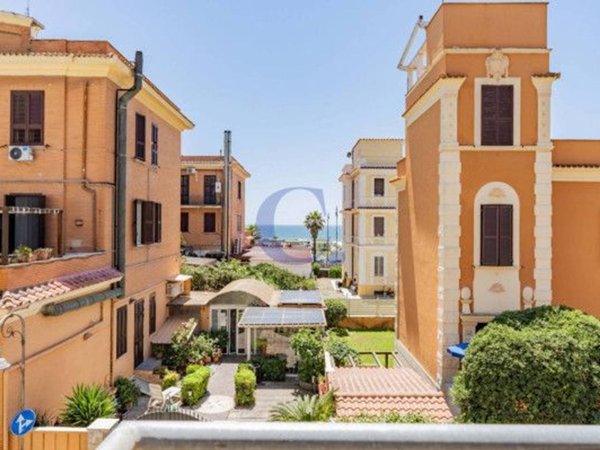 appartamento in vendita a Roma in zona Ostia