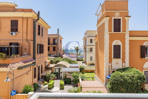 appartamento in vendita a Roma in zona Ostia