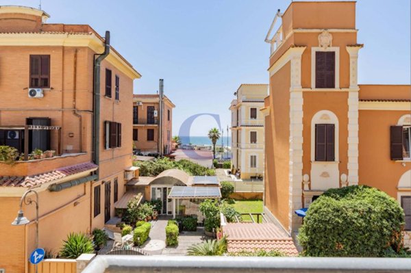 appartamento in vendita a Roma in zona Ostia