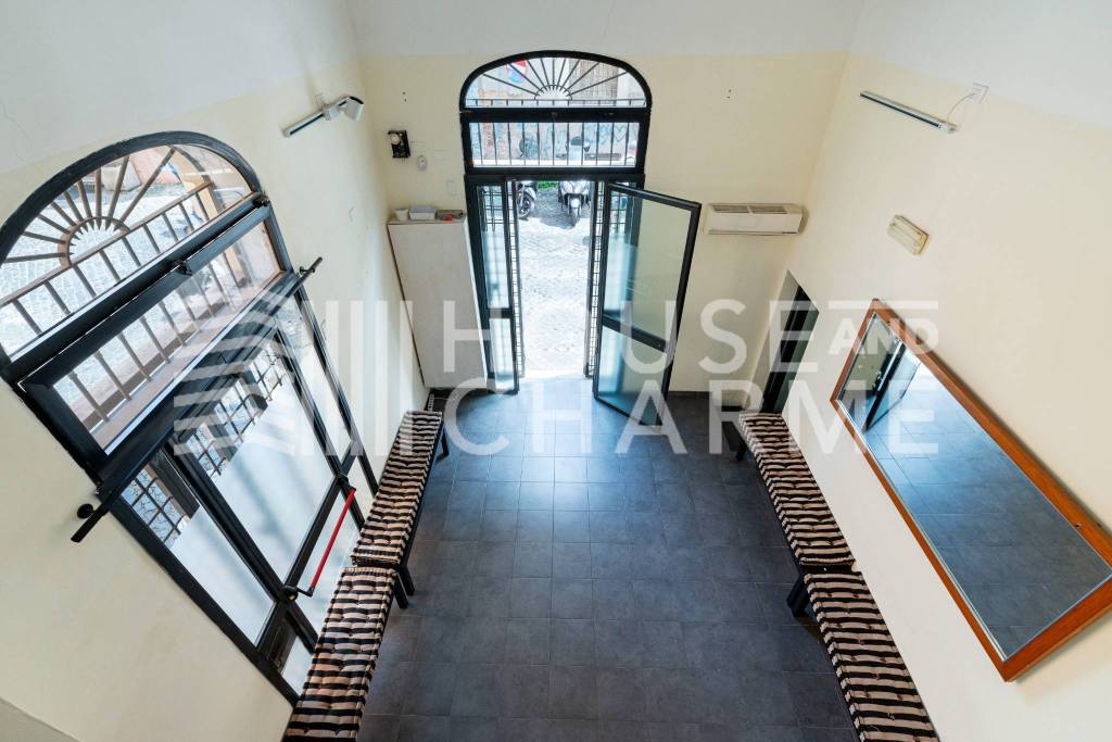 negozio in vendita a Roma in zona Trastevere