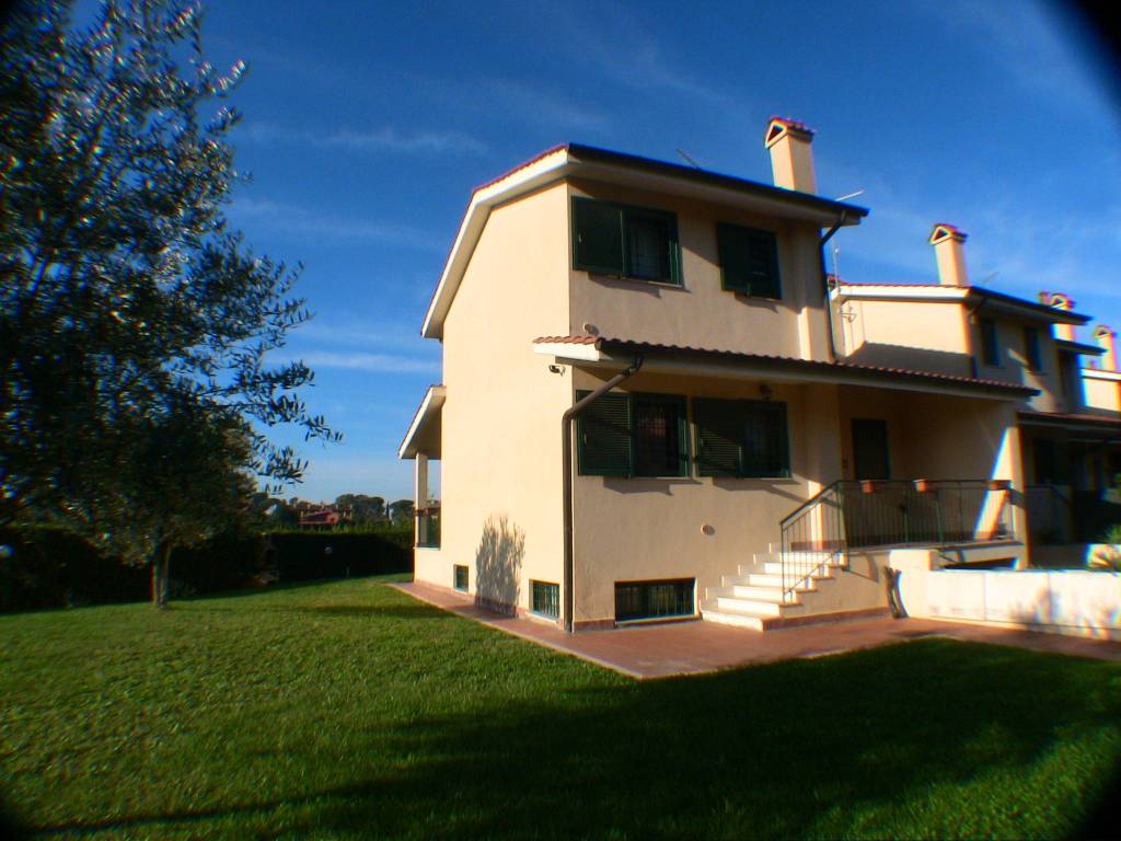 casa indipendente in vendita a Roma in zona Pantan Monastero