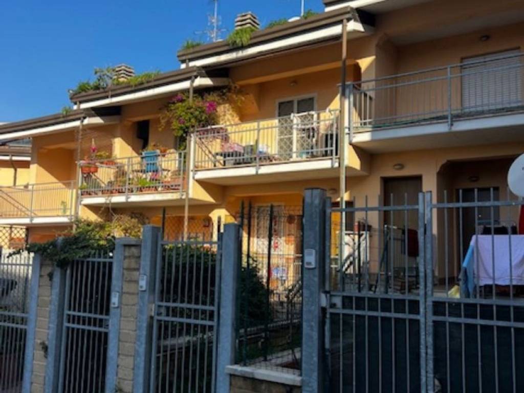 appartamento in vendita a Roma in zona Lunghezza