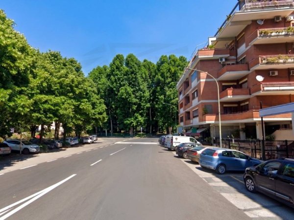 appartamento in vendita a Roma in zona Ardeatino