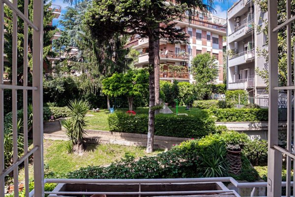 appartamento in vendita a Roma in zona Tor di Quinto