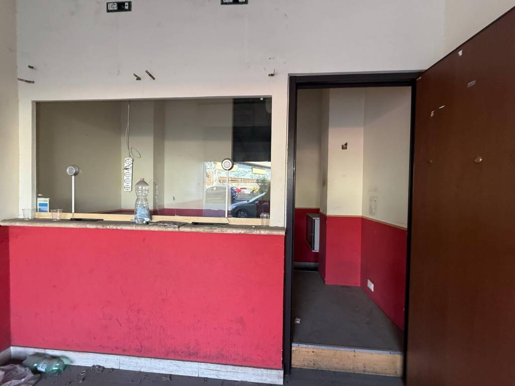 negozio in vendita a Roma in zona Collatino