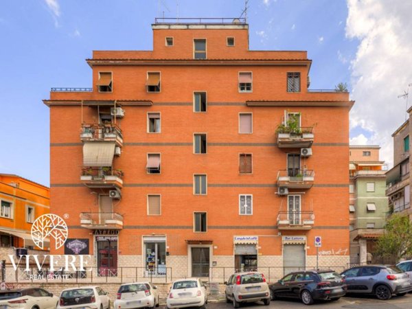 negozio in vendita a Roma in zona Prenestino-Centocelle
