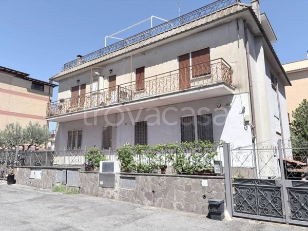 appartamento in vendita a Roma in zona Casal Morena