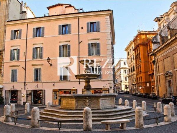 negozio in vendita a Roma in zona Rione Monti/Campitelli