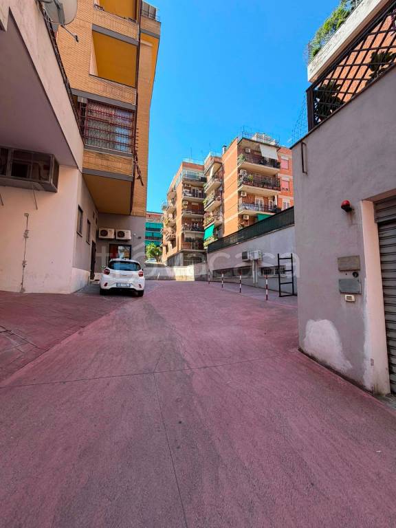 negozio in vendita a Roma in zona Portuense