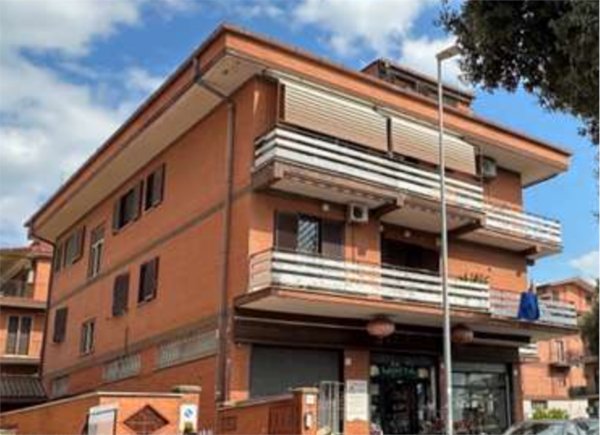 appartamento in vendita a Roma in zona Colle Prenestino