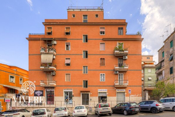 locale commerciale in vendita a Roma in zona Prenestino-Centocelle