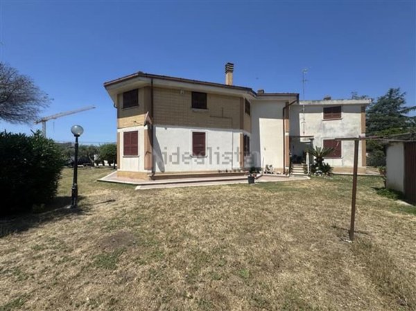 casa indipendente in vendita a Roma in zona Infernetto