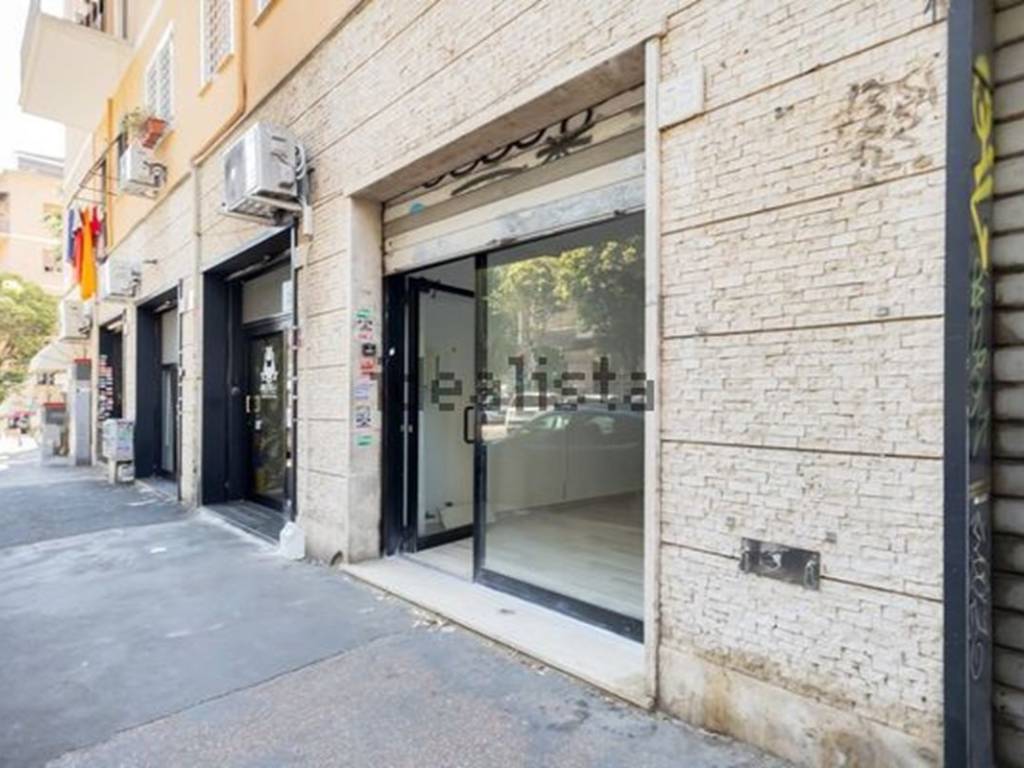 negozio in vendita a Roma in zona Ostiense