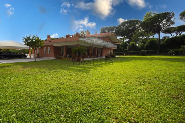 casa indipendente in vendita a Roma in zona Grottarossa