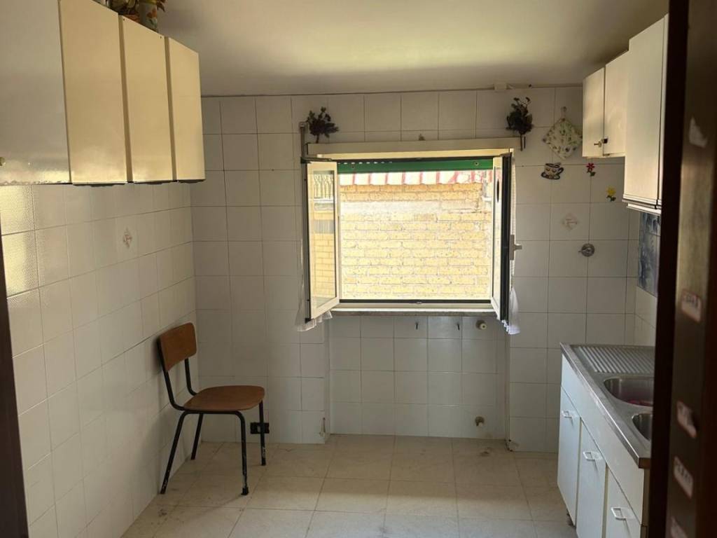 appartamento in vendita a Roma in zona Torre Gaia