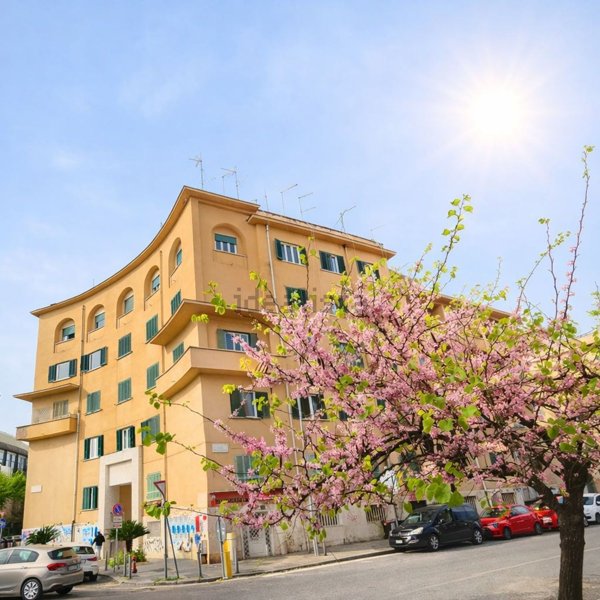 appartamento in vendita a Roma in zona Ostiense