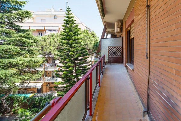 appartamento in vendita a Roma in zona Ostia
