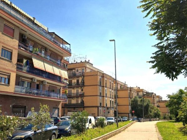appartamento in vendita a Roma in zona Tuscolano