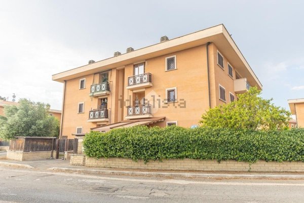appartamento in vendita a Roma in zona Castelverde