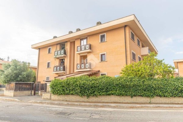 appartamento in vendita a Roma in zona Castelverde