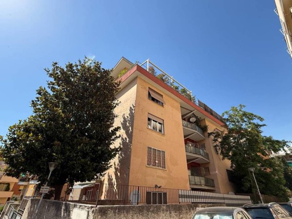 appartamento in vendita a Roma in zona Gianicolense