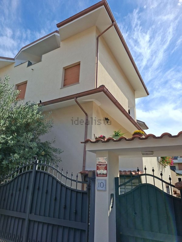 casa indipendente in vendita a Roma in zona Torre Gaia