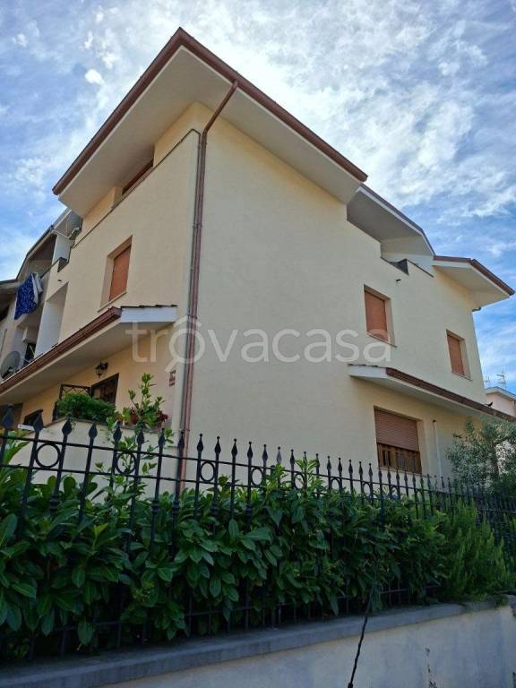 casa indipendente in vendita a Roma in zona Torre Gaia