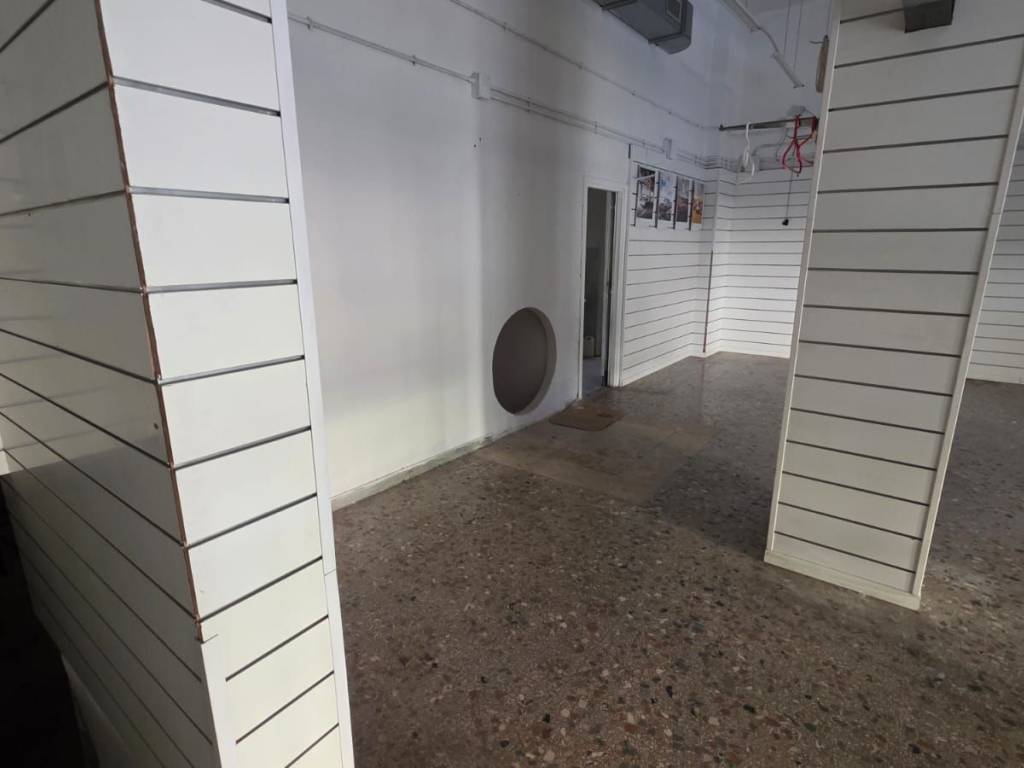 negozio in vendita a Roma in zona La Pisana