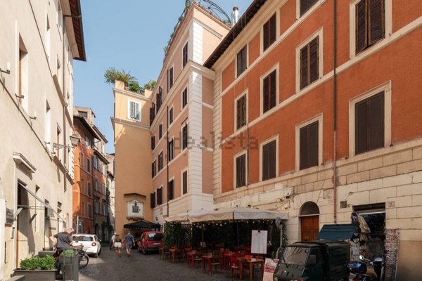 appartamento in vendita a Roma in zona Parione/Sant'Eustachio
