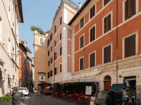appartamento in vendita a Roma in zona Parione/Sant'Eustachio