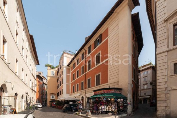 appartamento in vendita a Roma in zona Parione/Sant'Eustachio