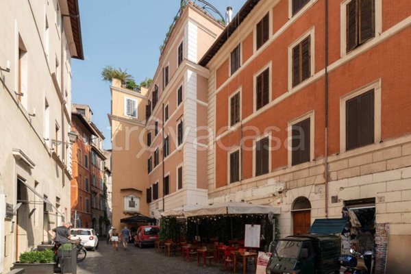 appartamento in vendita a Roma in zona Parione/Sant'Eustachio