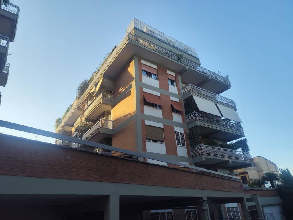 appartamento in vendita a Roma in zona Tomba di Nerone