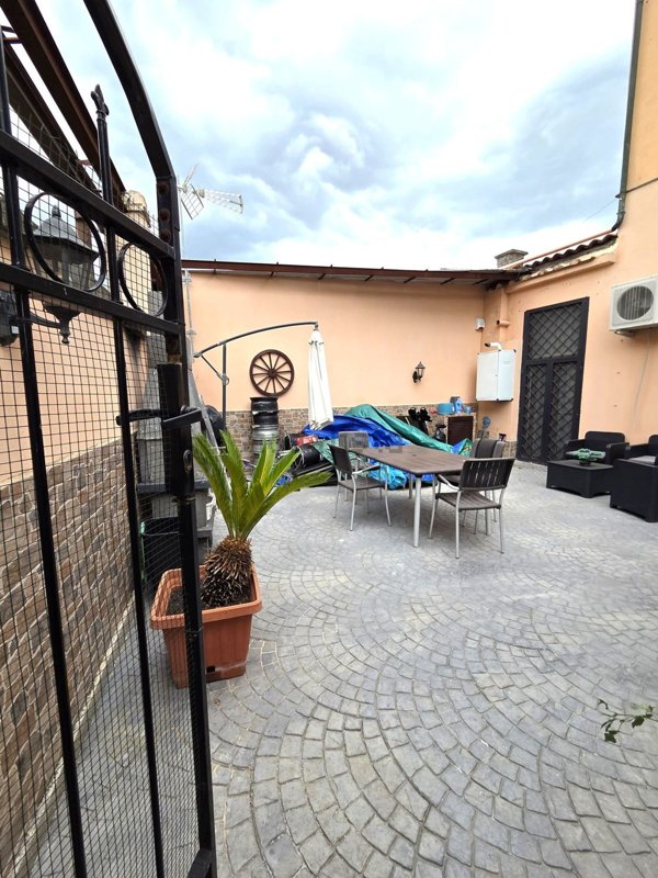 appartamento in vendita a Roma in zona Appio Pignatelli