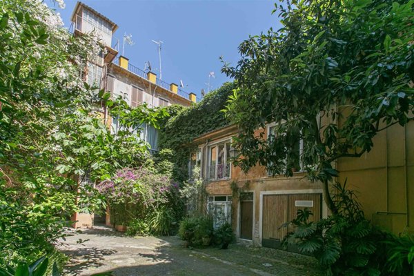 appartamento in vendita a Roma in zona Trastevere