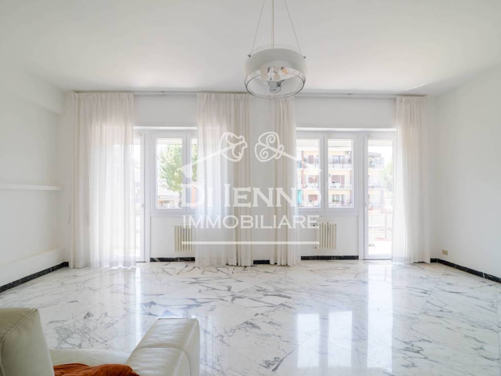 appartamento in vendita a Roma in zona EUR