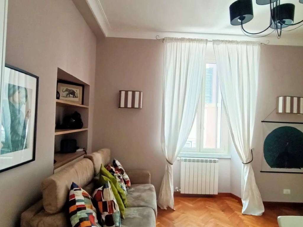 negozio in vendita a Roma in zona Rione Monti/Campitelli