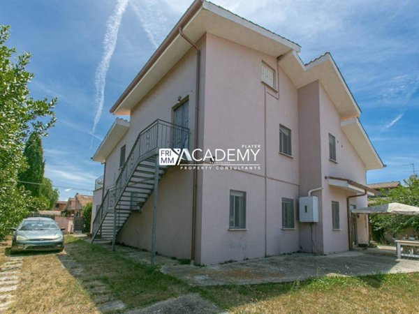 casa indipendente in vendita a Roma in zona Infernetto