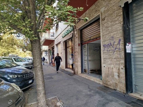 negozio in vendita a Roma in zona Appio Latino