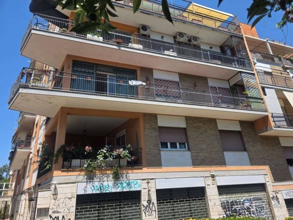 negozio in vendita a Roma in zona Ostiense