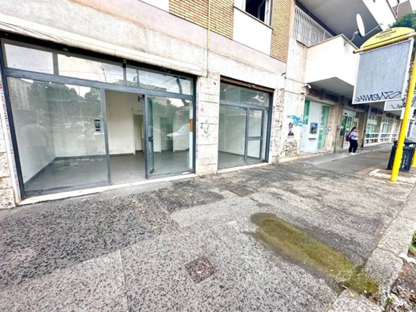negozio in vendita a Roma in zona Prenestino-Centocelle