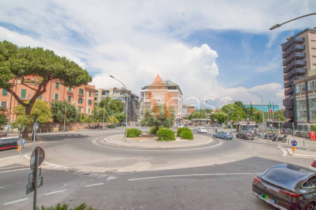 appartamento in vendita a Roma in zona Ostiense