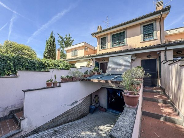 appartamento in vendita a Roma in zona Infernetto