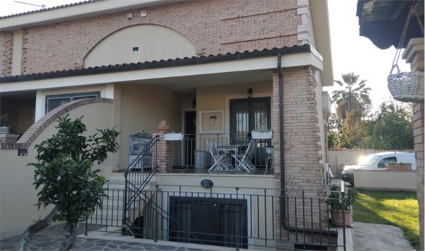 casa indipendente in vendita a Roma in zona Infernetto