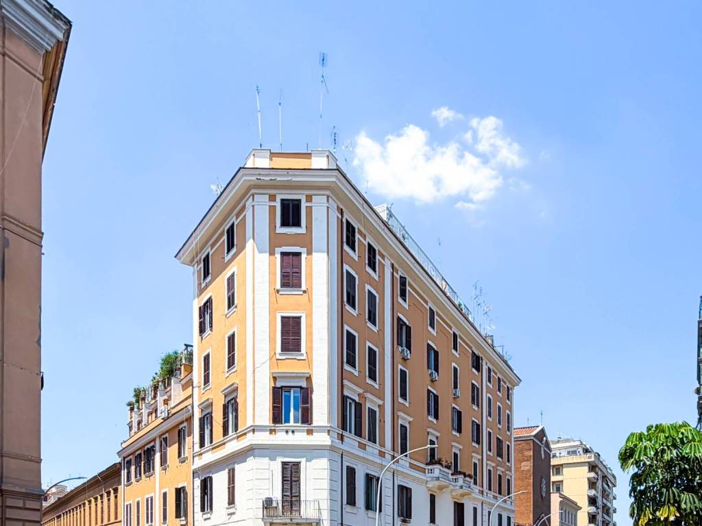 appartamento in vendita a Roma in zona Ostiense