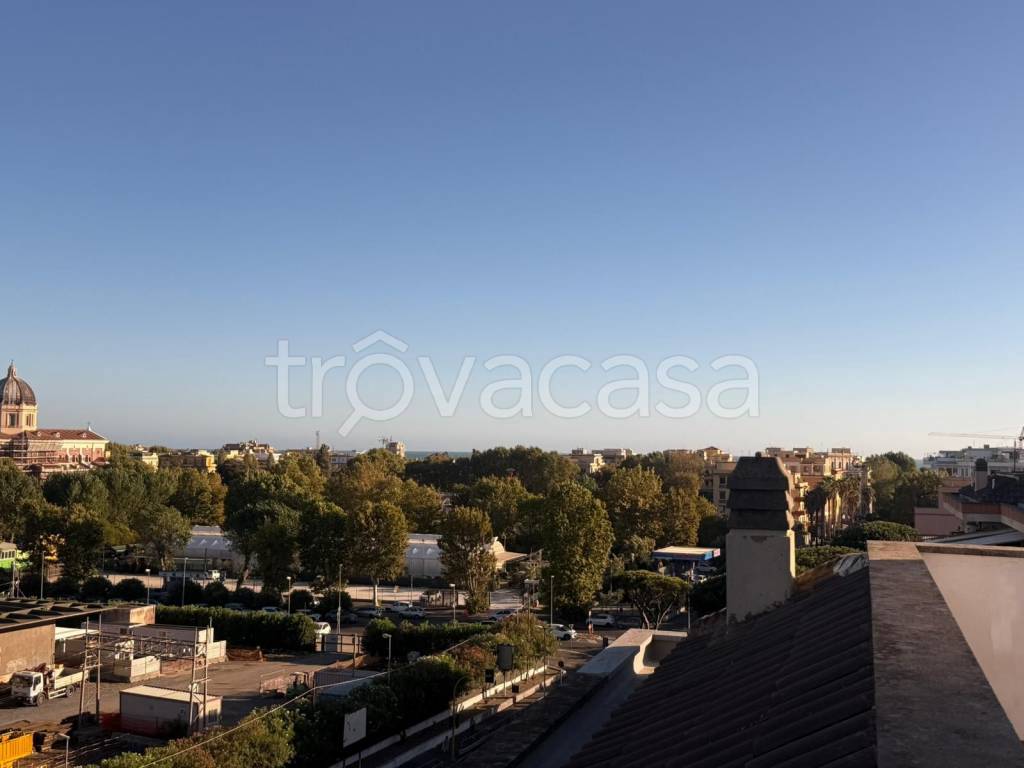appartamento in vendita a Roma in zona Ostia