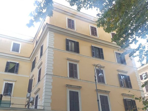 locale commerciale in vendita a Roma in zona Testaccio