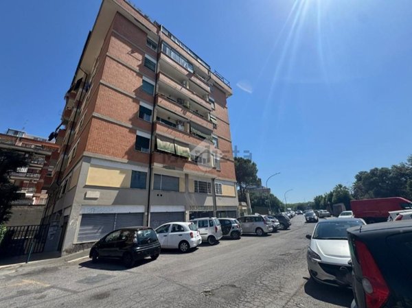 ufficio in vendita a Roma in zona Portuense