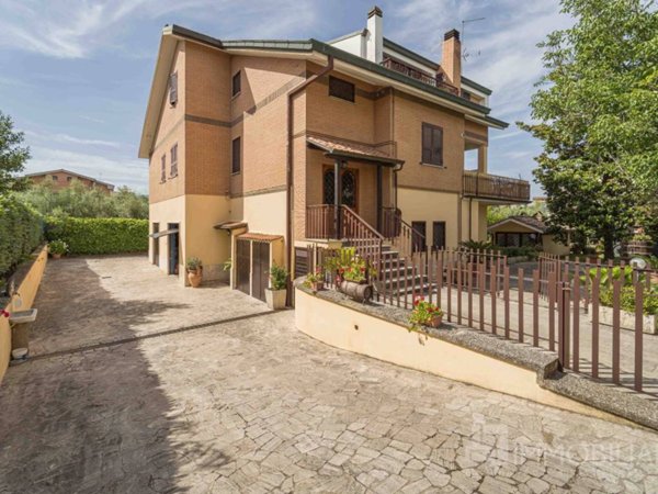 appartamento in vendita a Roma in zona Borghesiana